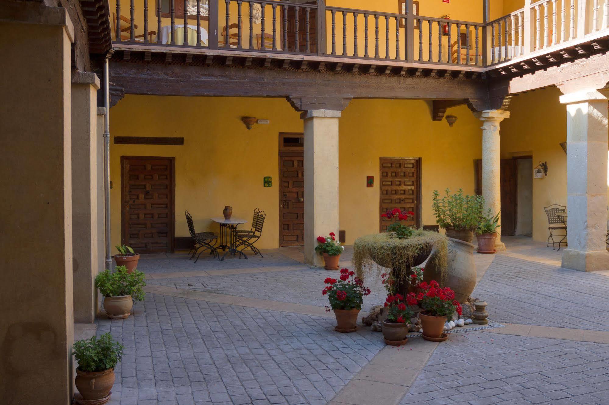 Casa Palacio Conde De Garcinarro Huete Exterior photo